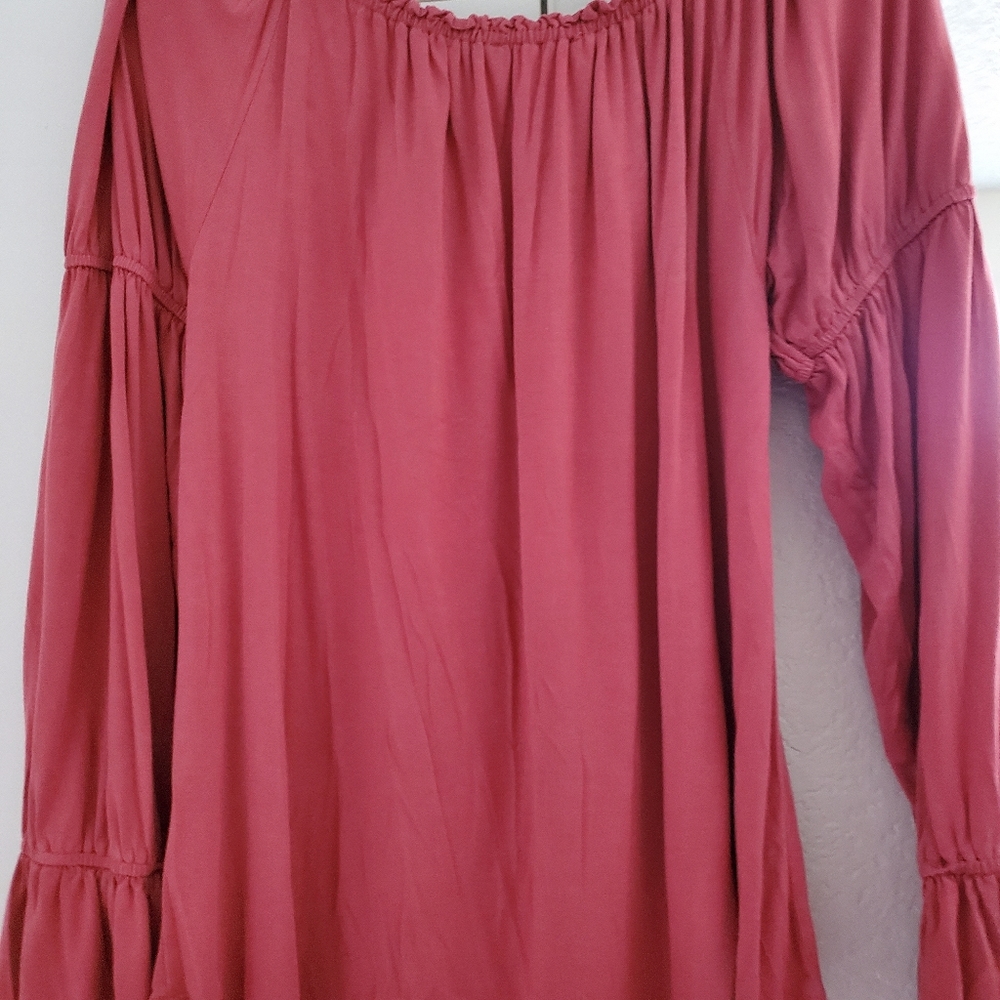 Womens Long Scrunch Sleeve Top